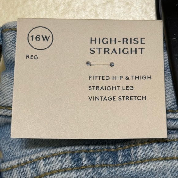 NWT Universal Thread High Rise Slim Straight Women’s Jeans Light Blue Size 16W - Picture 8 of 9
